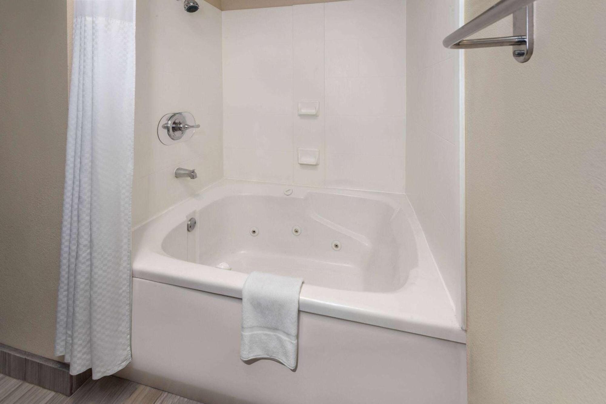 Super 8 By Wyndham Copley Akron Kültér fotó